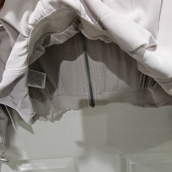 Athleta NWT Beige Seasoft Bubble Hem Full-zip Size Small - Picture 8 of 10